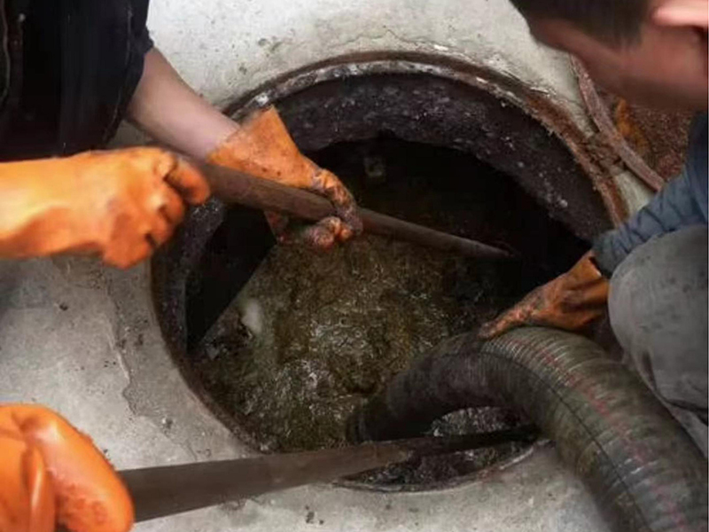 顺城清理化粪池时如何避免沼气的危害?